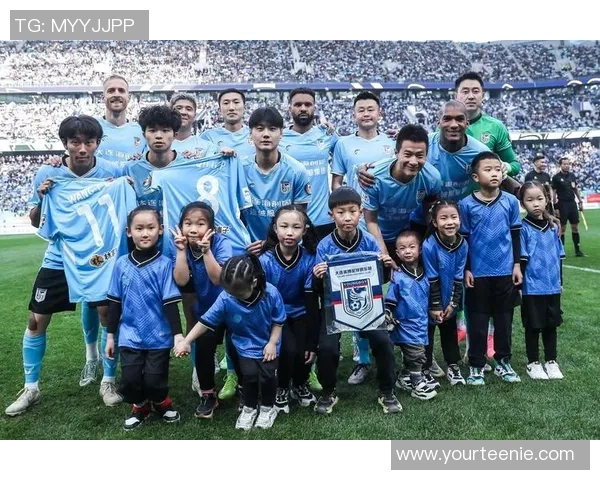 足球明星亲笔签名赠予球迷的珍贵瞬间与背后的感人故事 足球明星亲笔签名赠予球迷的珍贵瞬间与背后的感人故事